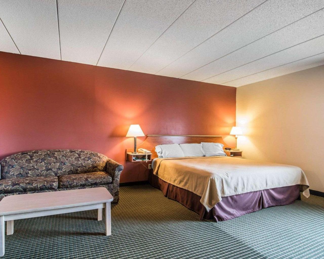 Econo Lodge Plymouth Kültér fotó